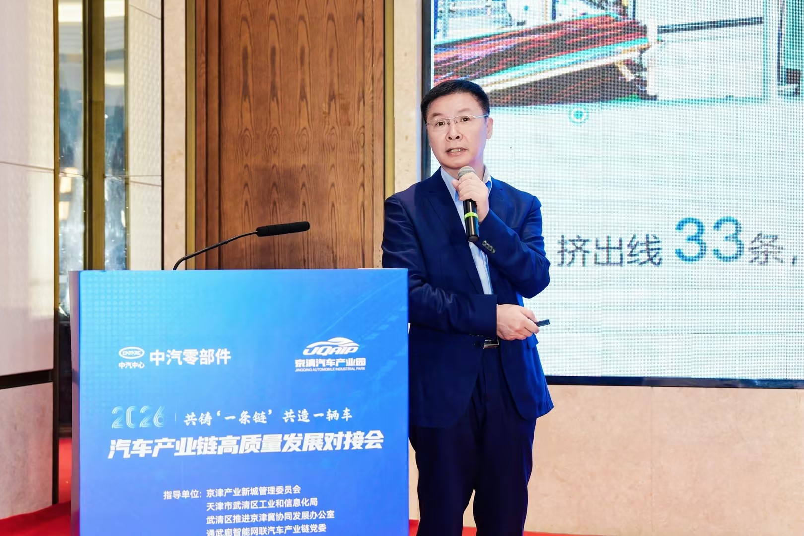 项目负责人介绍自主研发的最新突破——凯宾超黑吸光涂层 项目负责人介绍自主研发的最新突破——凯宾超黑吸光涂层